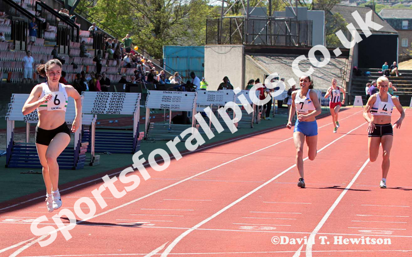 Laura Maddox (Swansea AAC) wins the 400 metres at the UK Women's National League, Premier, Meadowbank, Edinburgh.